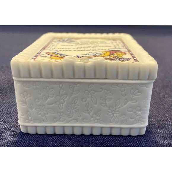 Vintage 1999 Shelly S. Rasche Ceramic Trinket  porcelain box.  Month Of April - Picture 8 of 8